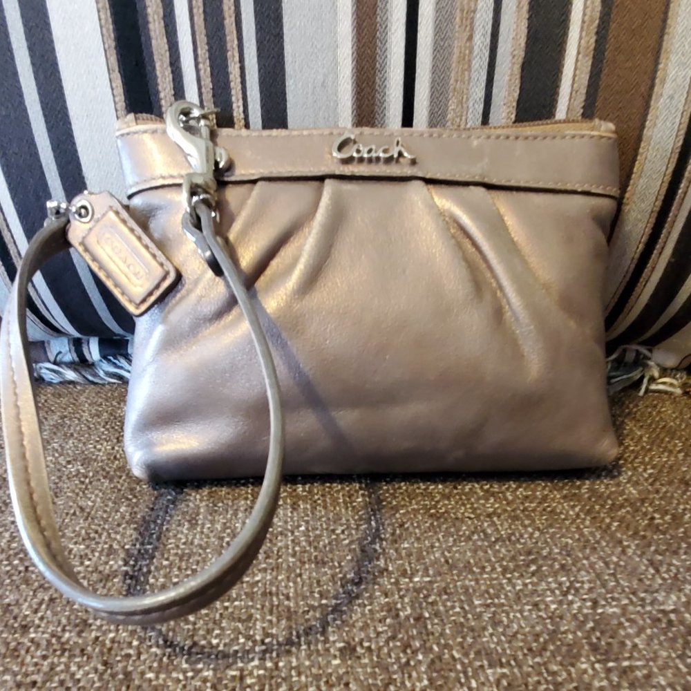GUC Coach Pleated Wristlet